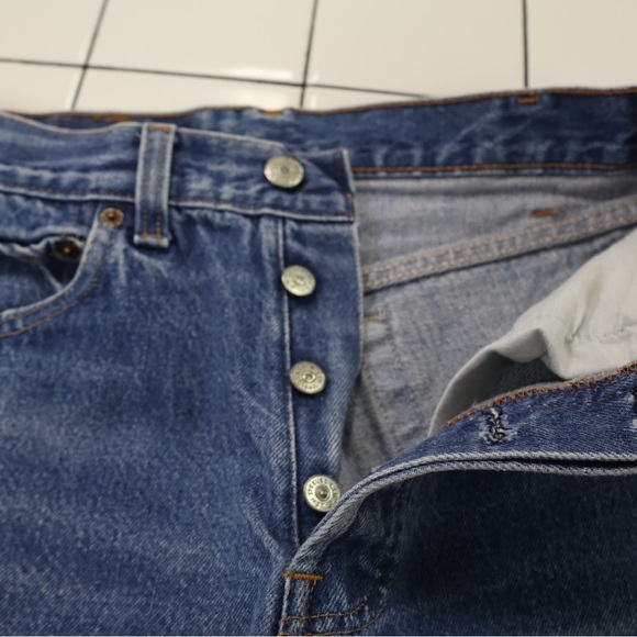 Levi’s 501 button fly cut off shorts size 28 - Picture 8 of 8